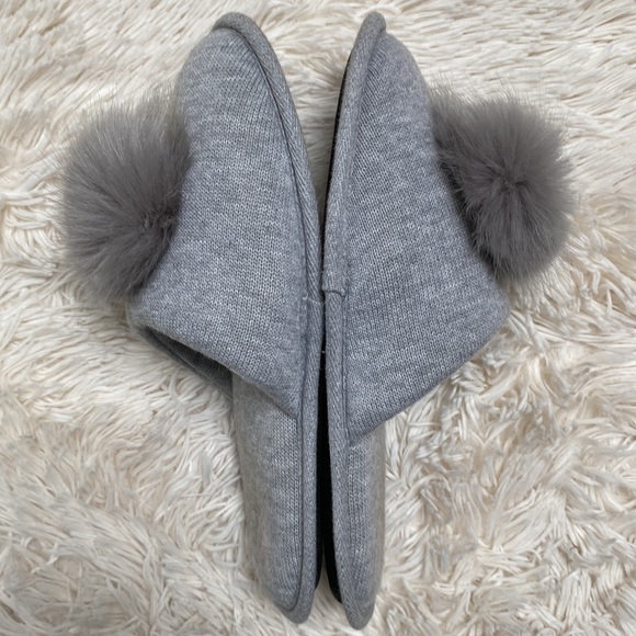 🎉HP🎉 Victoria’s Secret Pompom Slippers 💗 Gray - Picture 7 of 12